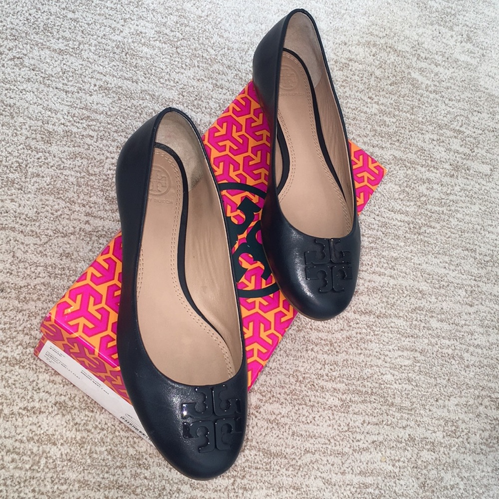 SOLD!!!!!! Authentic Tory Burch navy leather